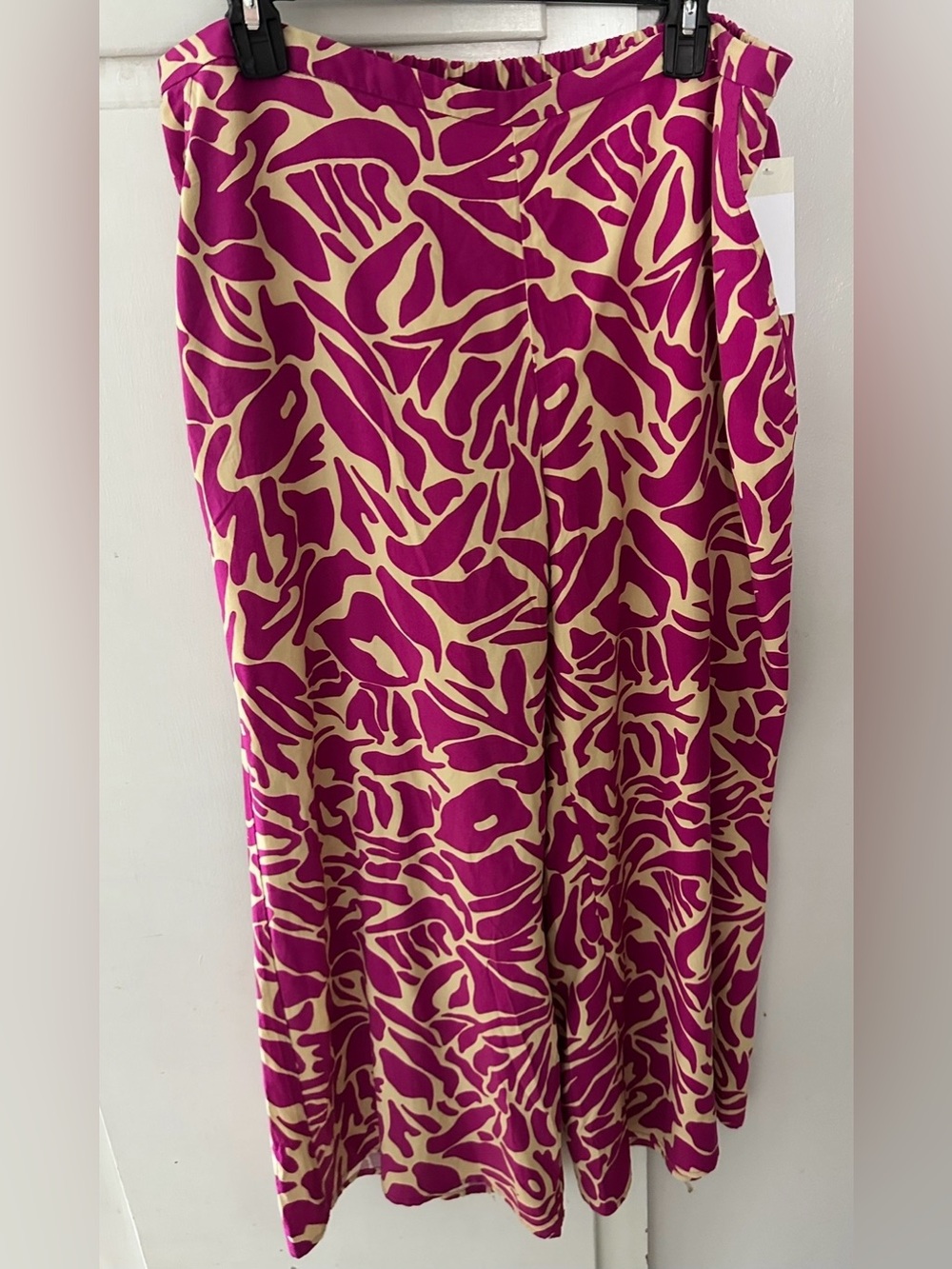 Nordstrom Rack sz XL magenta & light tan cropped pants NWT